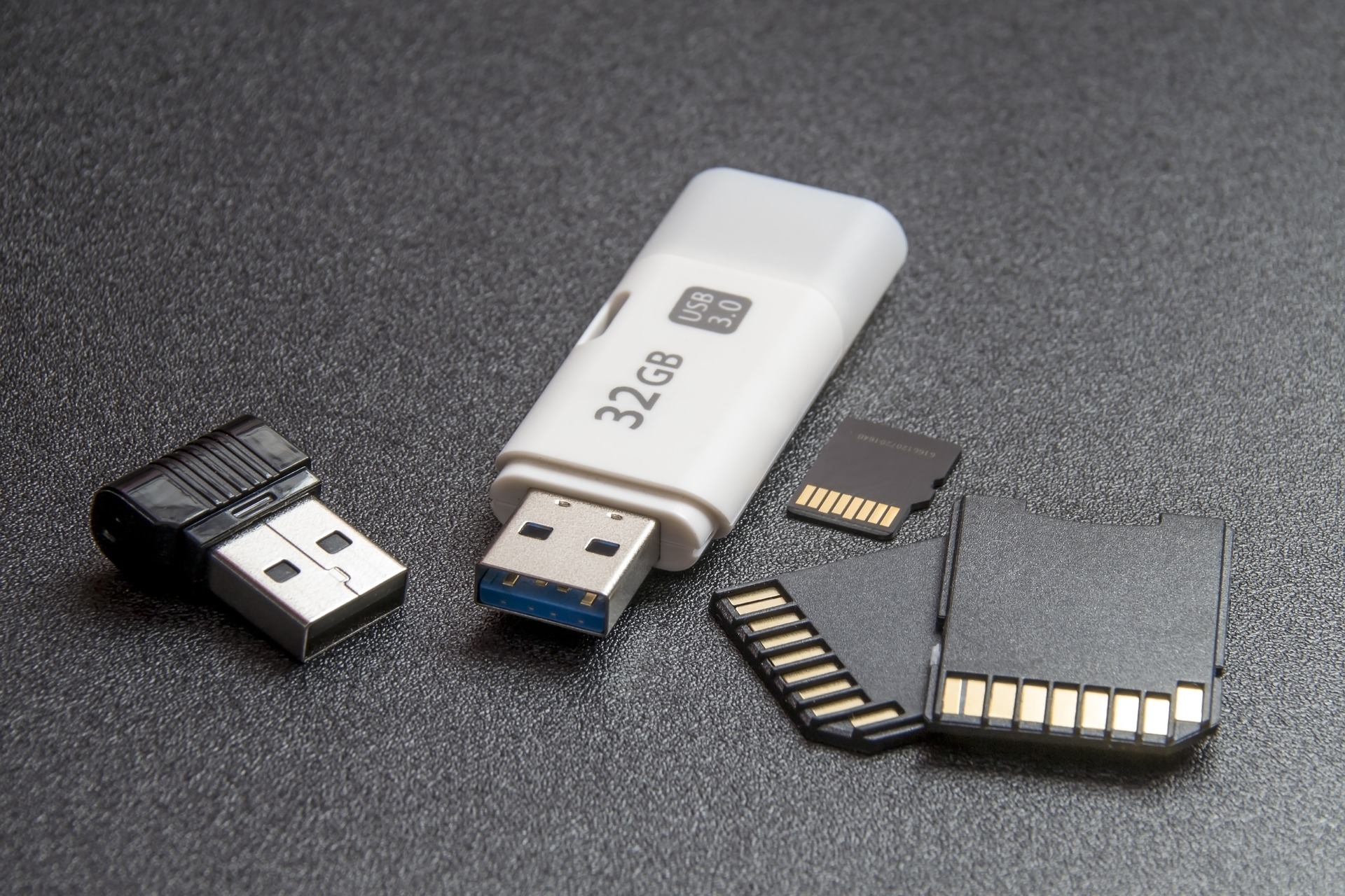 Busque um outro pendrive USB como opção para solucionar o problema.
Tente utilizar um dispositivo de armazenamento USB diferente para a instalação do sistema operacional.