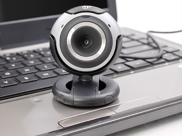 Entenda os riscos de não proteger sua webcam e como o Kaspersky pode ajudar.
A importância da segurança da webcam no mundo digital atual.