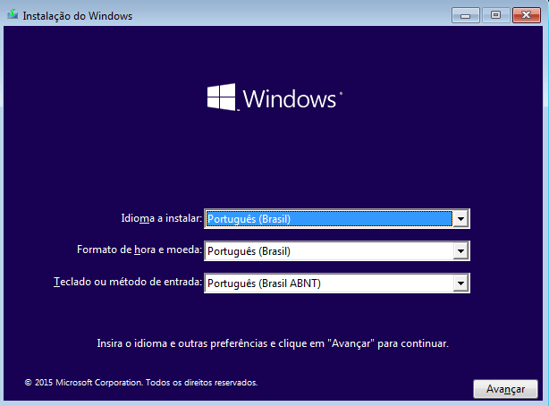 Inicie o computador usando um dispositivo de instalação do Windows 10.
Selecione o idioma, hora e layout do teclado e clique em Avançar.