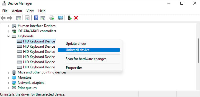 Pressione Windows + X e selecione Gerenciador de Dispositivos.
Expanda a categoria Teclados e clique com o botão direito no teclado do laptop.